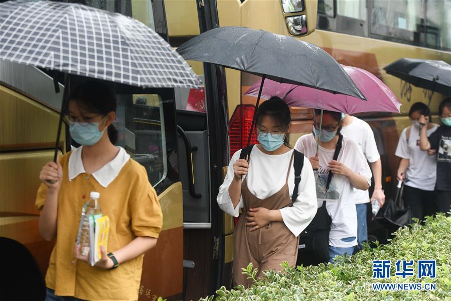 歙县数据和政务服务局新项目推动数字化转型，优化政务服务体验